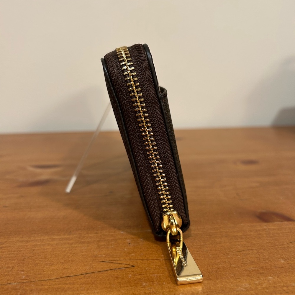 Michael Kors Logo Continental Wallet - Picture 4 of 7